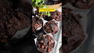 Obłędnie czekoladowe muffinki w 10 minut 🍫💛 orchideli babeczki przepis shorts [upl. by Sesom257]