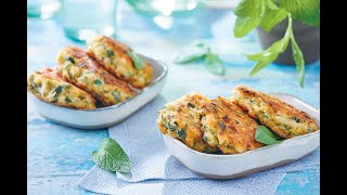 Recette de croquettes grecques aux courgettes et feta [upl. by Enerehs703]