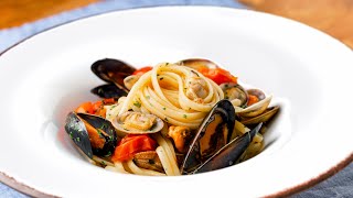 Linguine cozze e vongole semplici e terribilmente buone [upl. by Julissa969]