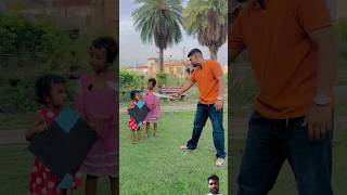 choti bachi ne talwar dekhkr patang fad diya 😁🪁 funny patangbazi kiteflying patang viral kite [upl. by Ayhay]