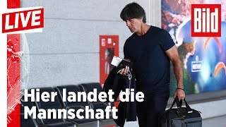 Nach dem WMAus – Die Ankunft der Mannschaft in Frankfurt  BILD Live [upl. by Sonni]