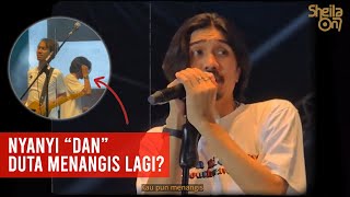 Duta menangis lagi saat menyanyikan lagu Dan di depan ribuan penonton Sheila on 7 Live Prambanan [upl. by Berg]