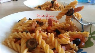 Pasta fusilli con peperoni olive pancetta e funghi [upl. by Ronda]