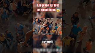 Elle pisse sur tous les spectateurs 😂 viral funny movie résumédefilmfr [upl. by Sairahcaz592]