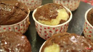 muffin chocolat vanille مافن بالشوكولا ببيضتين فقط للمجة أولادنا [upl. by Merrill901]