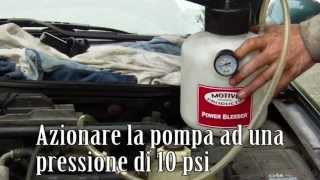 Cambio  spurgo olio freni auto passo a passo [upl. by Pinebrook]