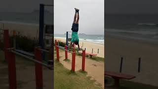 Paralelas calistenia handstandworkout motivation fitness treino inspiration força praia [upl. by Onaicnop]