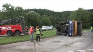 Tödlicher Unfall mit zwei Lkw bei A7Abfahrt in Gallneukirchen [upl. by Georgeanna]