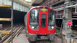 Circle Line S7 Train Arrives at Edgware Road Station [upl. by Low]