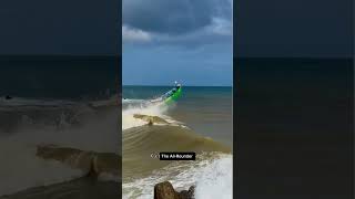 கடல் அலைகளை கிழித்து செல்லும் சிறிய படகு A Small Fishing Boat Cutting Through the Sea Waves [upl. by Fortna]