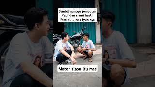 Sambil nunggu jemputan papi sama mami hesti foto dulu mas iyun nyamotor siapa itu dblakang mas iyun [upl. by Gustav104]