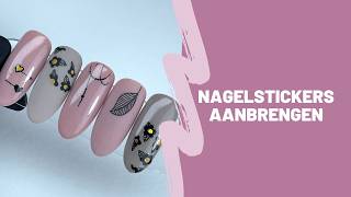 Nagelstickers aanbrengen [upl. by Marne215]