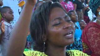 EFATHA MINISTRY MASS CHOIR  HUYO NDIYE ANASHUKA Tenzi 98 [upl. by Tonya]