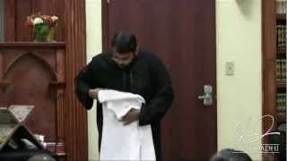 Hajj  How to wear Ihraam the most practical way  Yasir Qadhi  November 2010 [upl. by Sharai]