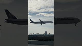 Singapore 777 LAX california calandings laxplanespotting [upl. by Idnerb]