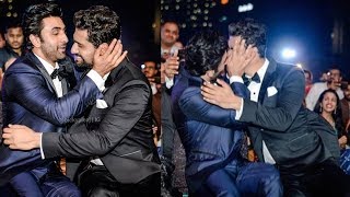 Ranbir Kapoor Forcibly KISSES Vicky Kaushal at 64th Vimal Filmfare Awards 2019 [upl. by Andrade]