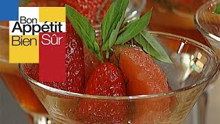 Nage de fraises au lait damande [upl. by Ymac]