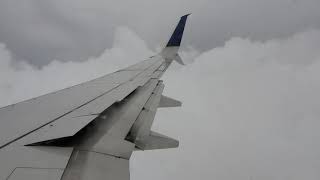 United Airlines UA1573 Boeing 737700 landing at LaGuardia International Airport from Houston HOU [upl. by Zimmermann]