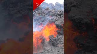 Etna in eruzione le immagini ravvicinate della colata lavica a quota 3000 metri [upl. by Llenram]