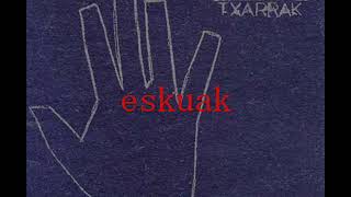 Berri Txarrak • Eskuak \ Ukabilak letra en vasco \ lyrics in Basque [upl. by Lytton]