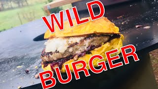 WILDSCHWEIN BURGER mit Rotkohl von der Feuerplatte GRILLEN  Klaus grillt [upl. by Risser]