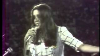 Ana Belen canta por primera vez en publico 7Dias Con el Pueblo 1974 quotQuiero ser y rodarquot [upl. by Enitsirc]