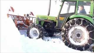 Deutz 6207 im Einsatz  snow plowing with snow chains spikes [upl. by Cerys]