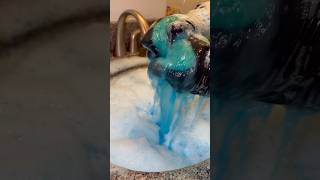 Very Blue Sudsy Sponge Rinse 🫧 sudsyspongesqueezing spongesqueezing satisfying spongerinse [upl. by Hylan]