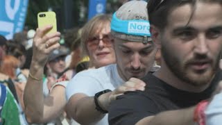 Des milliers de personnes dans les rues de Lille pour la grande braderie  AFP [upl. by Thevenot934]