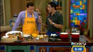 Chef Yvan Lemoine makes chicken wings on Despierta Americamp4 [upl. by Amlez]