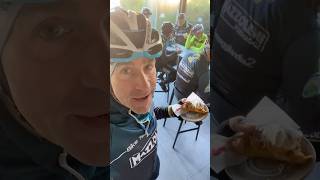 PEDALARE IN AUTUNNO CON IL GRUPPO È COSA BUONA E GIUSTA 🤩 ciclisti ciclismo [upl. by Dare]