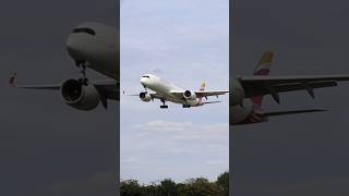 Iberia A350 Late Afternoon arrival into London Heathrow Runway 27L [upl. by Teerprah]