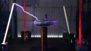 Tesla Funken Leuchtstoffröhren  Tesla Coil Flourescent lights [upl. by Nylanna]