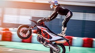 THE NEW KTM 690 SMC R A TRUE SUPERMOTO  SUPERMOFOOLS [upl. by Adaran154]