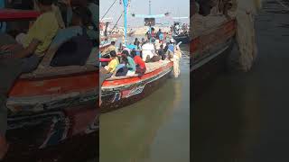 Ice loading on fishing boat to preserved fishing catch [upl. by Naie]