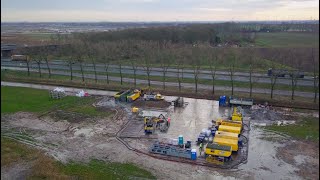 Gestuurde boring onder de A17 bij Logistiek Park Moerdijk [upl. by Annavahs]