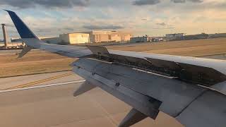 Boeing 737  700 United Airline Landing At Chicago O Hare International AirPort [upl. by Enal]