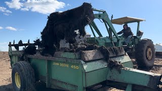 We Started Spreading Manure  John Deere 4020 and 450 HydraPush Spreader [upl. by Fernandez795]