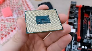 Вставляем ⚡Xeon 2640v3 в матплату X99RS9 Очень аккуратно боюсь чтонибудь сломать [upl. by Alcus]