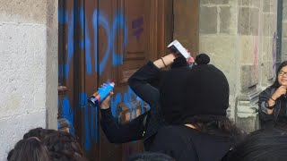 Women outraged by femicide protest at Mexicos presidential palace  AFP [upl. by Antoni]