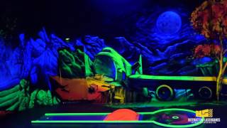 Schwarzlicht Minigolfanlage mit 18 Bahnen und Blacklight Wanddesign in Bielefeld [upl. by Woodsum260]