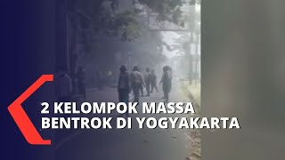 Bentrok 2 Kelompok Massa di Yogyakarta Sebuah Ruko dan Kendaraan Terbakar [upl. by Sakovich]