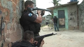 Policias do 18ºBPM realizaram uma operação no Morro do Jordão [upl. by Japha]