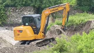 excavator mini liugong langsir tana meratakan gunung [upl. by Anum]