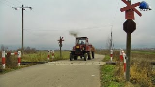 Tractor UTB U650 Traverseaza Calea Ferata  UTB U650 Tractor Crossing The Railroad Autumn Edition [upl. by Batory874]