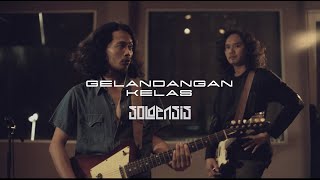 SOLOENSIS  Gelandangan Kelas   Berlapis Live Session [upl. by Elokin302]