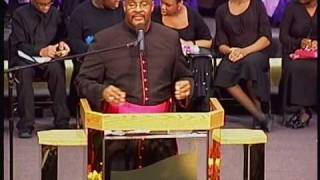 Pastor Marvin Winans singing Watch night service 2008 [upl. by Brockie]