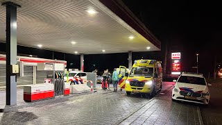 Steekincident Deventer gewonde laat bij tankstation flink bloedspoor achter verdachte aangehouden [upl. by Baker167]