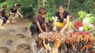 Survival in the rainforest Catch and cook big crab for jungle food Pork intestine grilled tasty [upl. by Pascoe]