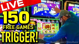 BIG BONUS LIVE TRIGGER  INVADERS ATTACK FROM THE PLANET MOOLAH CASINO SLOTS  MOOOOOOOO [upl. by Hoeg]